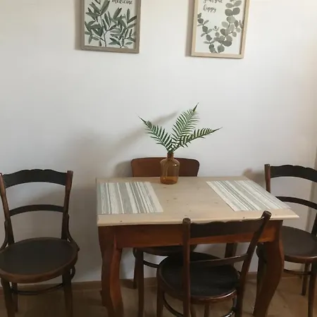 Apartment Deli Oldal Vendeghaz Erlau